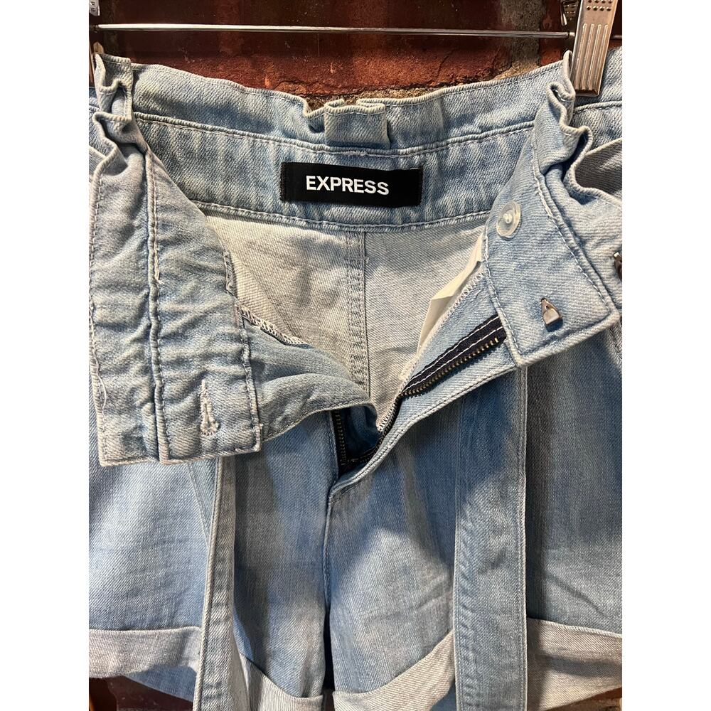 Express Extreme High Rise Paperbag Waist Belted Denim  Shorts Light Wash size 0 - Picture 4 of 6